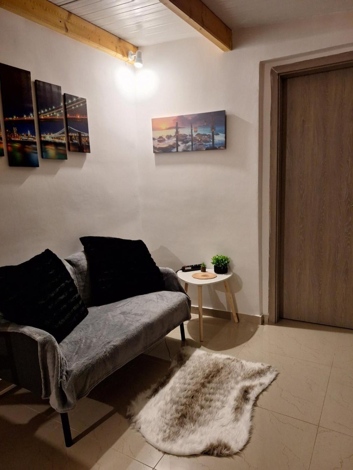 Johnson House Apartment Rafina  Phòng bức ảnh