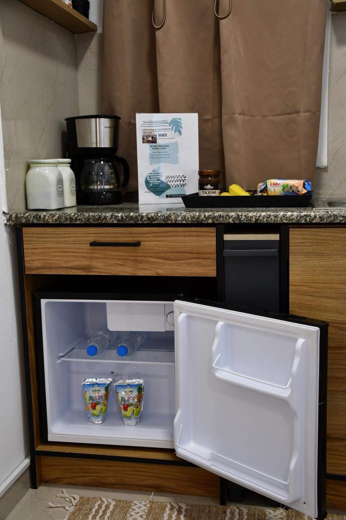 Johnson House Apartment Rafina  Ngoại thất bức ảnh